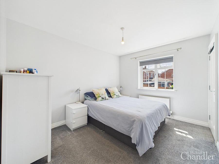 4b Woodbreda Crescent