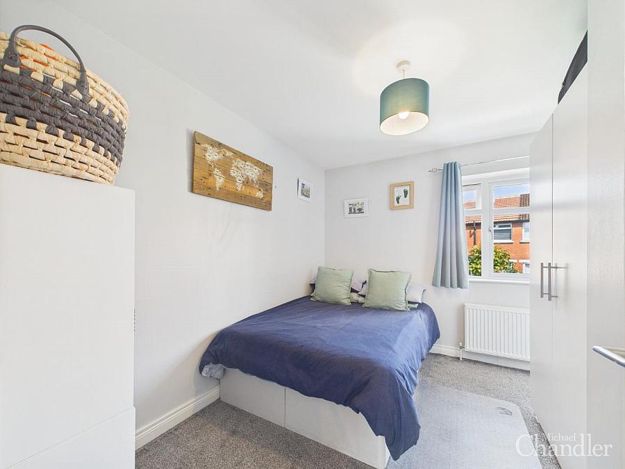 4b Woodbreda Crescent