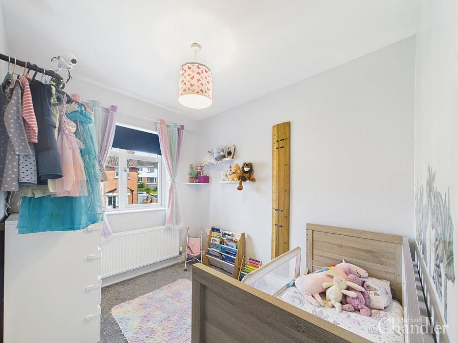 4b Woodbreda Crescent