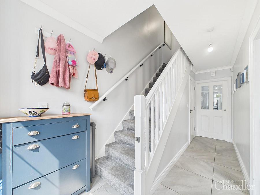 4b Woodbreda Crescent