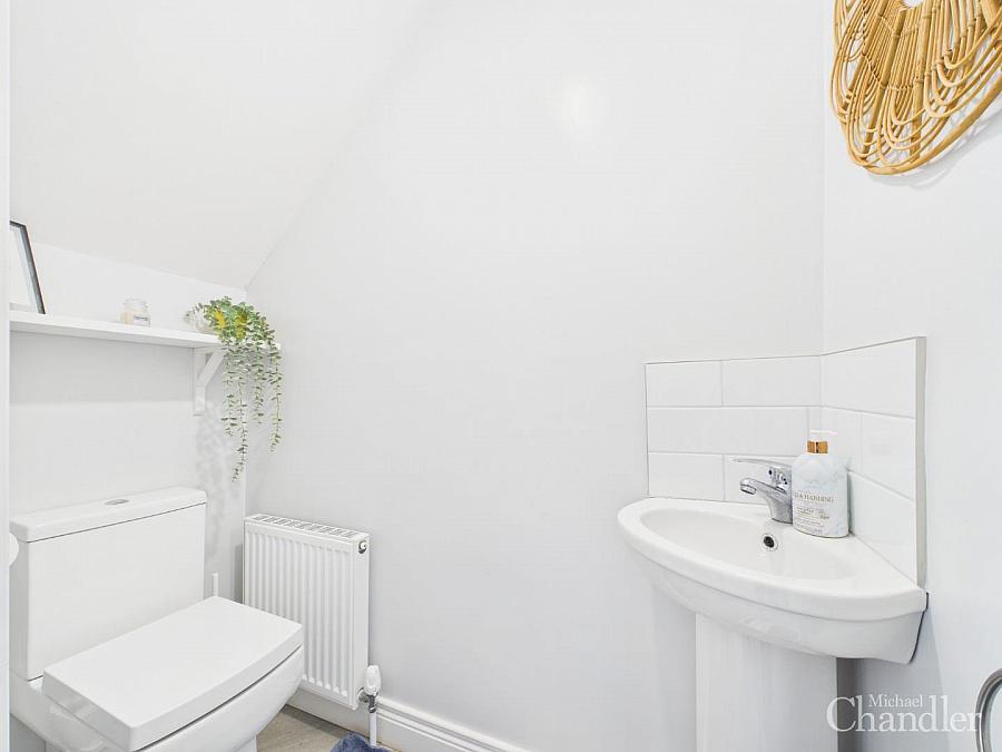 4b Woodbreda Crescent