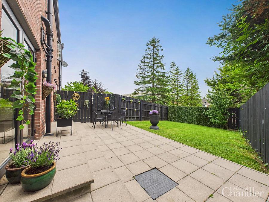 6 Cottonmount Manor