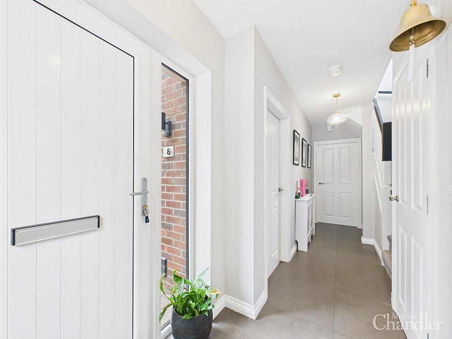 6 Cottonmount Manor