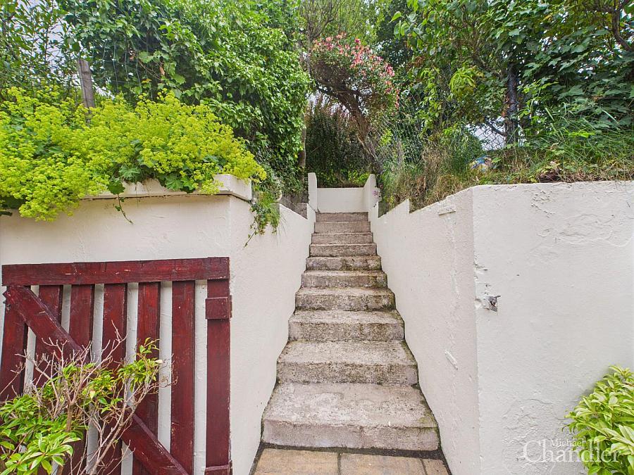 75 Ivanhoe Avenue