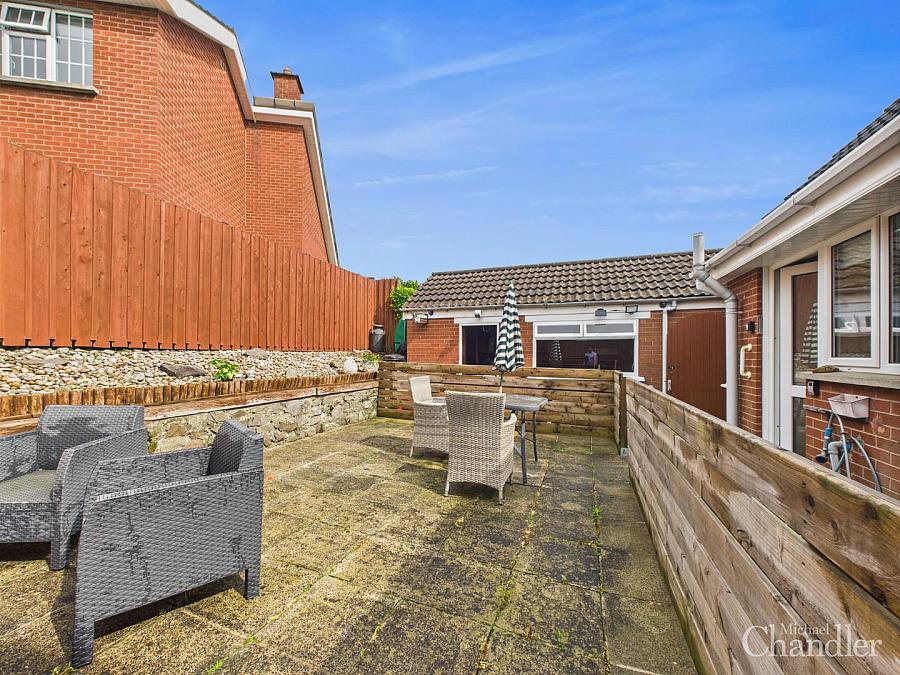 1 Hanwood Avenue