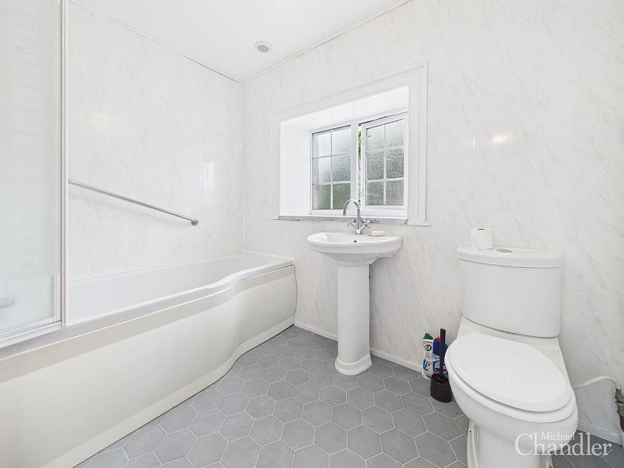 32 Glassdrumman Road