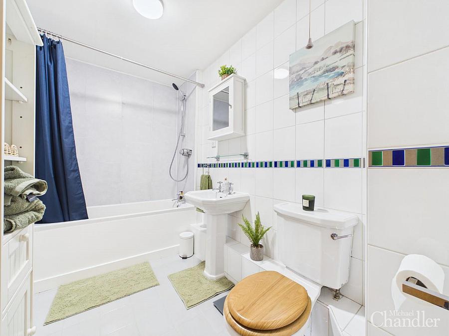 Apt 14 Ardmore Court Ardmore Avenue