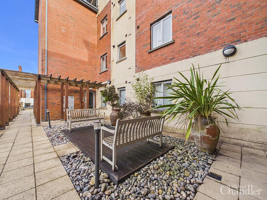 Apt 14 Ardmore Court Ardmore Avenue