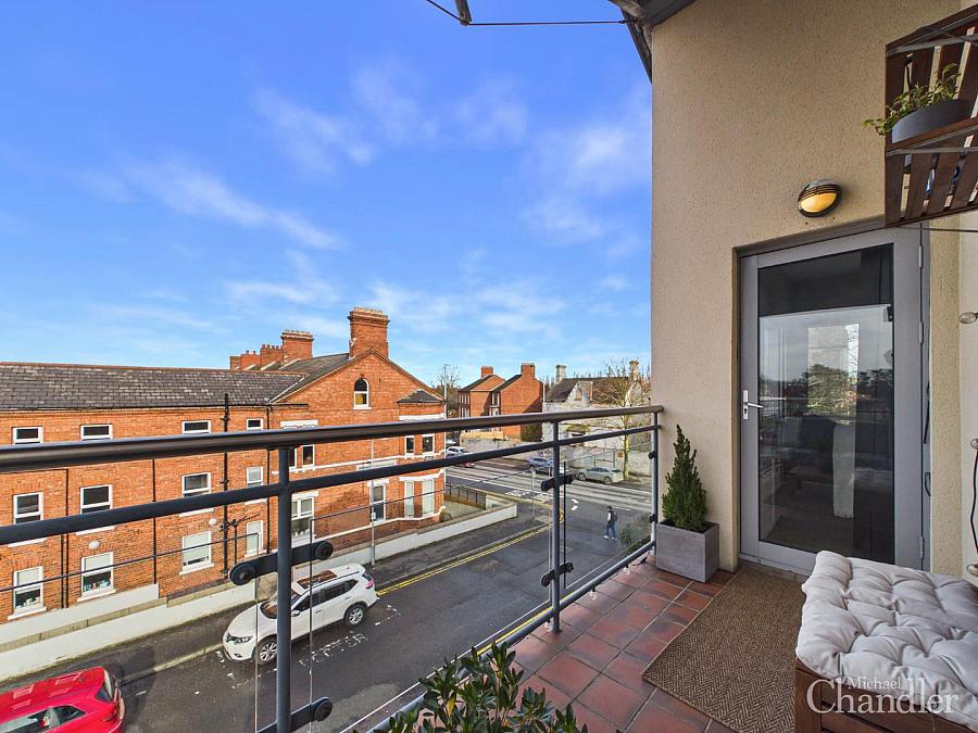 Apt 14 Ardmore Court Ardmore Avenue