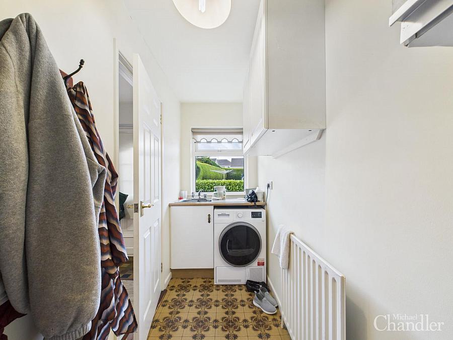 15 Rockmount Close