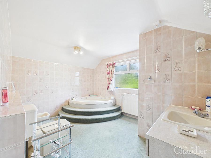 15 Rockmount Close