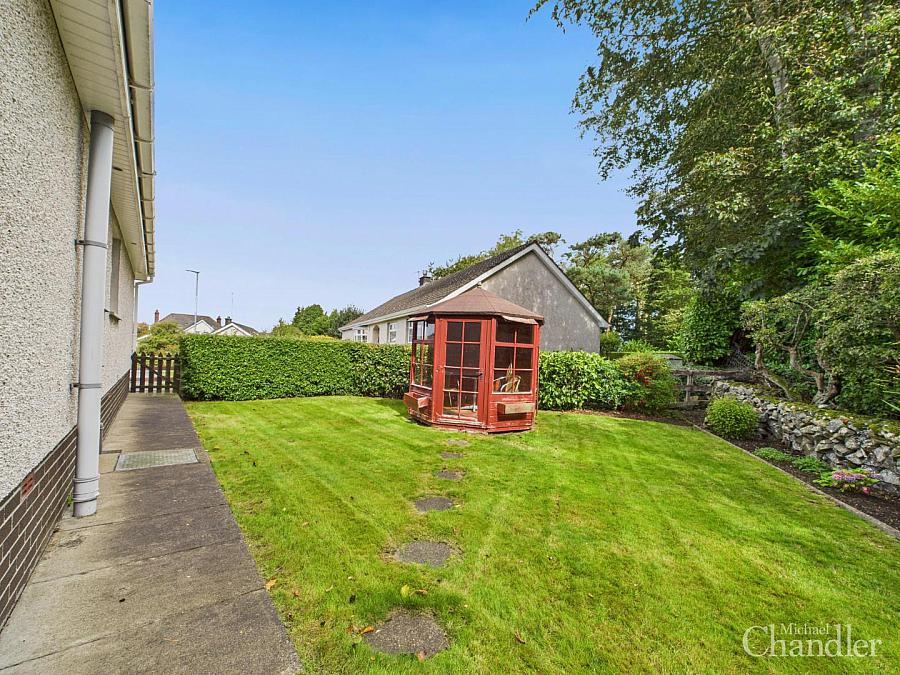 15 Rockmount Close