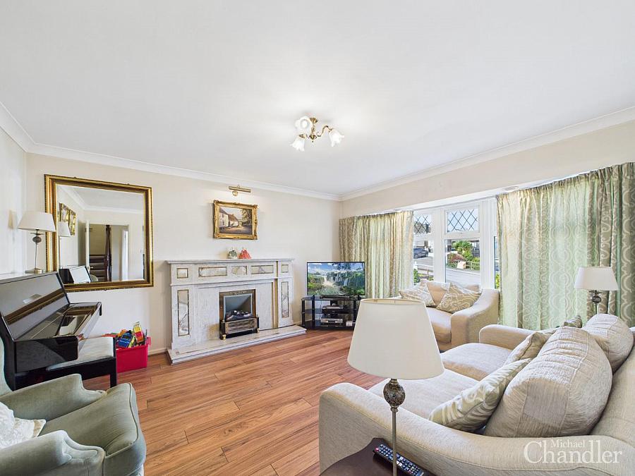 15 Rockmount Close