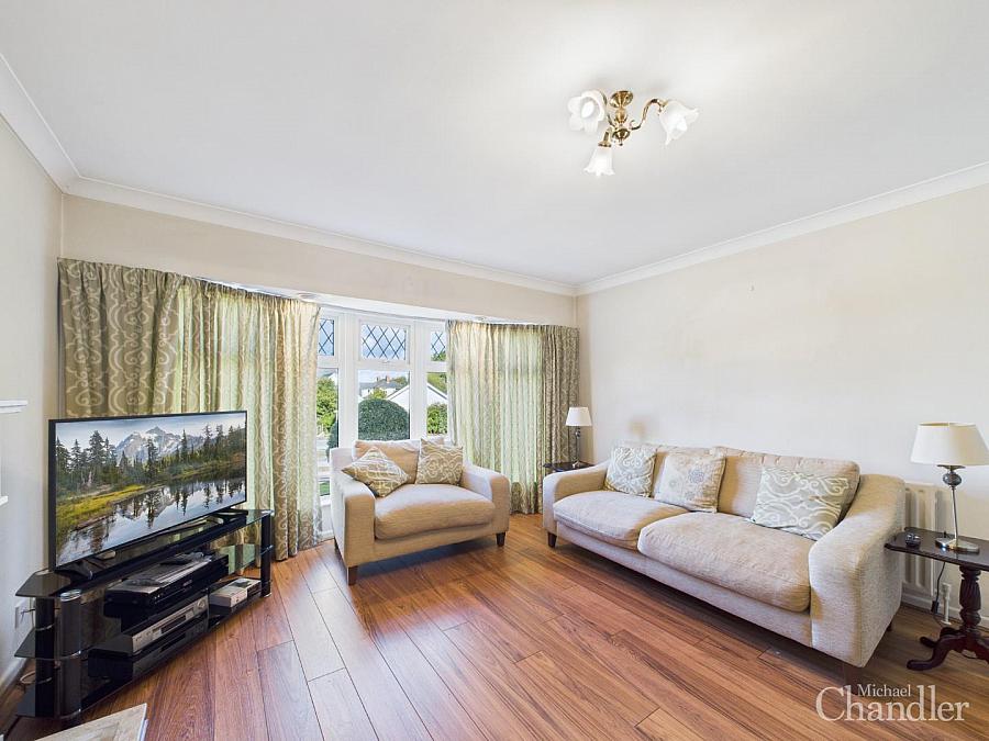 15 Rockmount Close