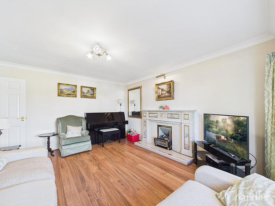 15 Rockmount Close
