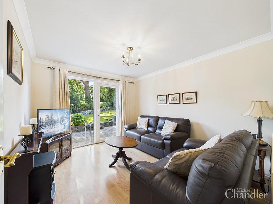 15 Rockmount Close