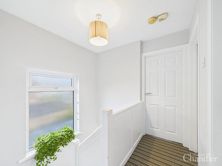 3 Glendale Avenue North