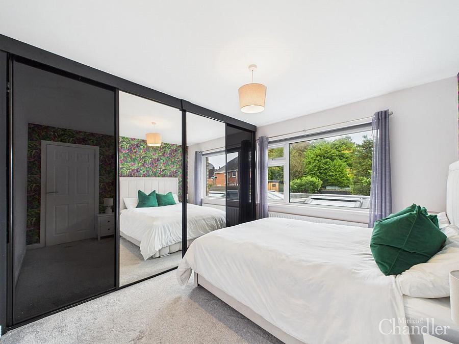 3 Glendale Avenue North