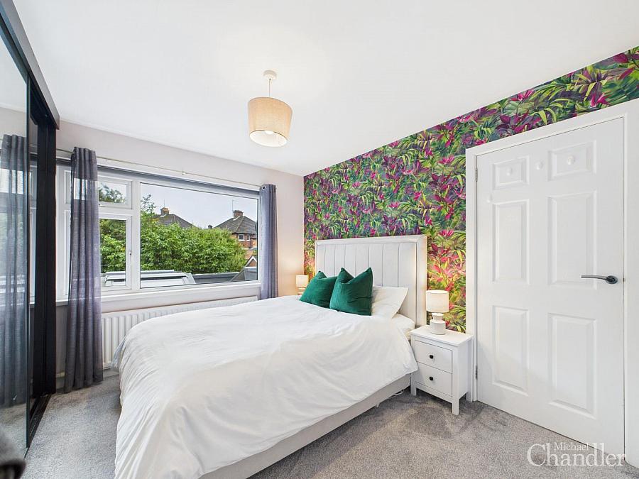 3 Glendale Avenue North