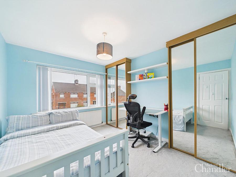 3 Glendale Avenue North