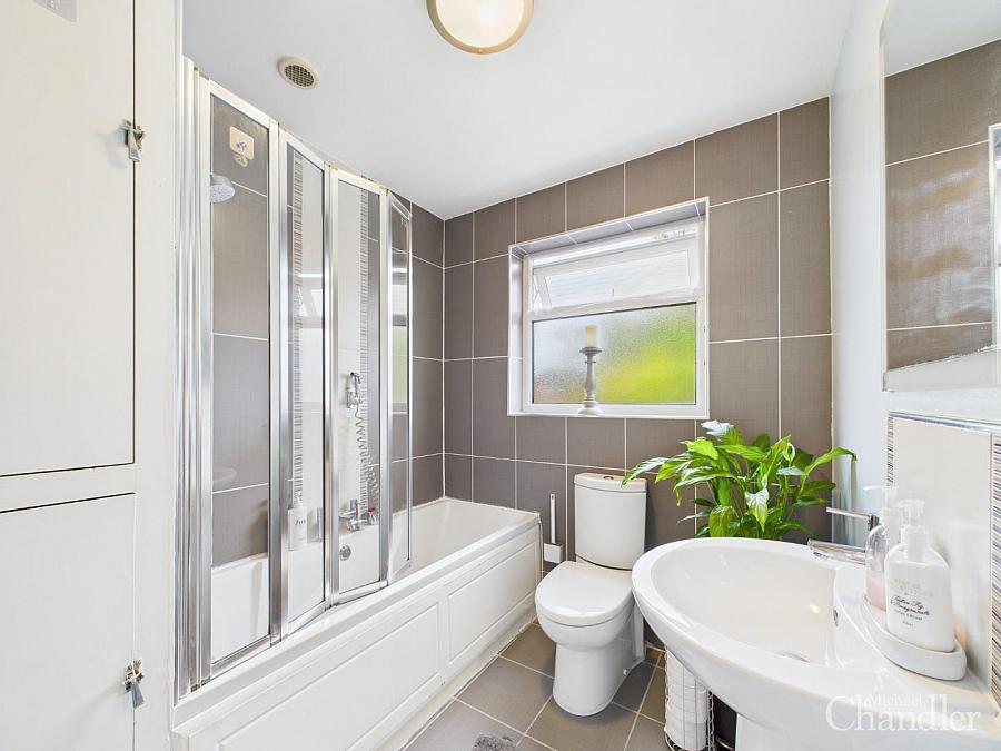 3 Glendale Avenue North