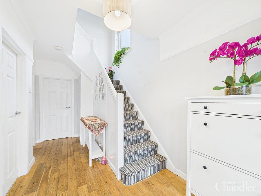 3 Glendale Avenue North
