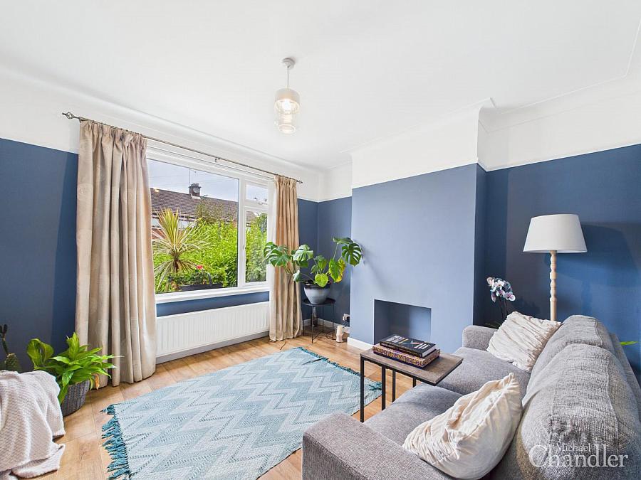 3 Glendale Avenue North