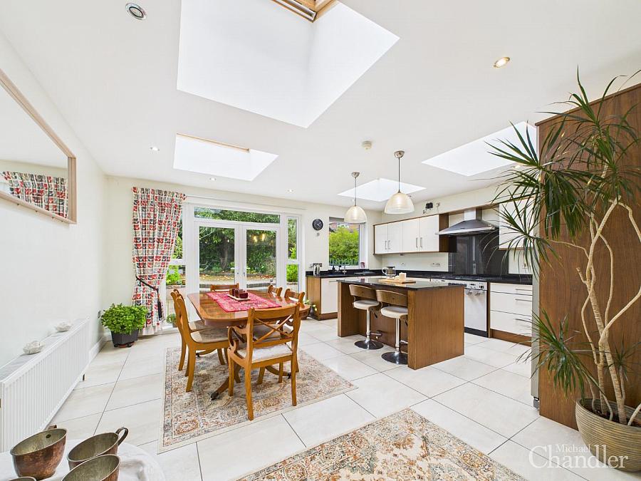 3 Glendale Avenue North