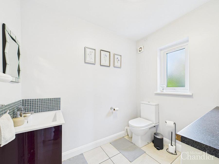 3 Glendale Avenue North