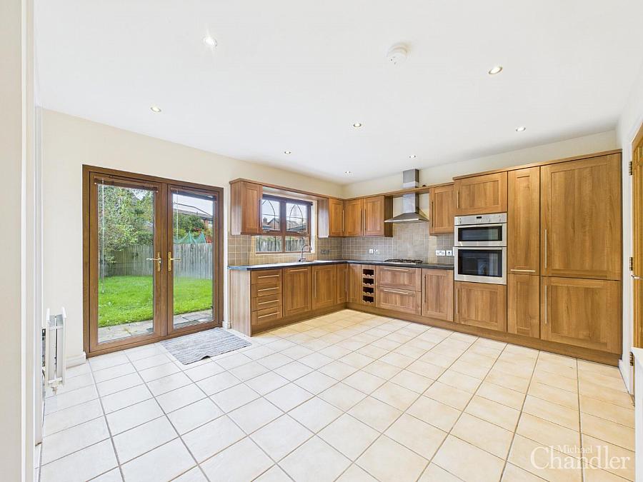 27 Brooke Hall Avenue 27 Brooke Hall Avenue
