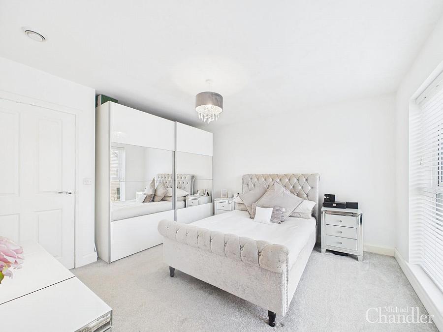 26 Baronsgrange Park