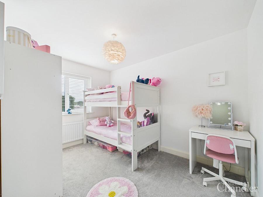 26 Baronsgrange Park