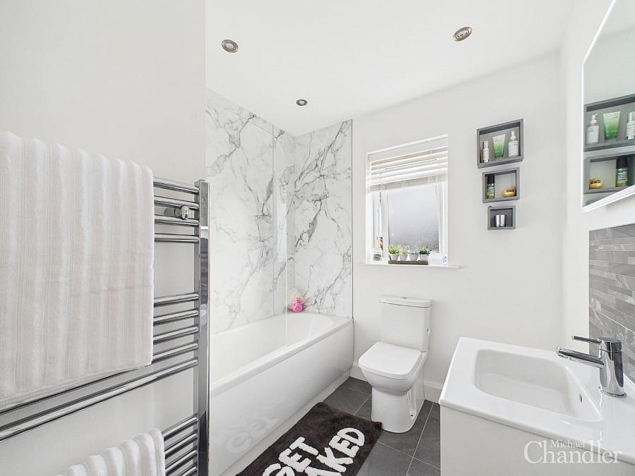 26 Baronsgrange Park