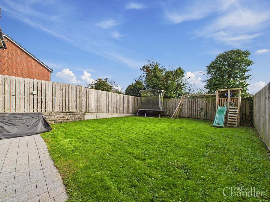 26 Baronsgrange Park