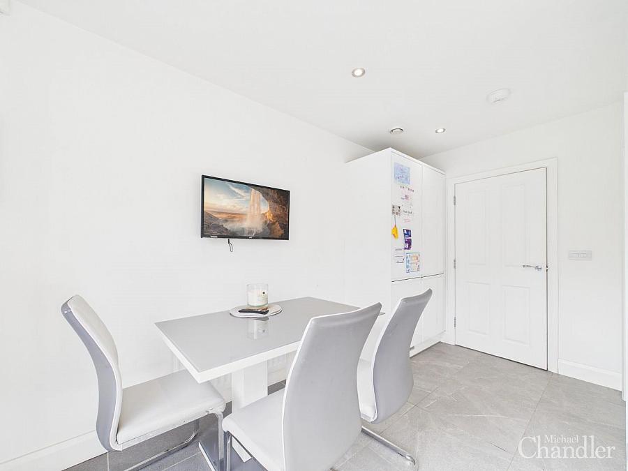 26 Baronsgrange Park