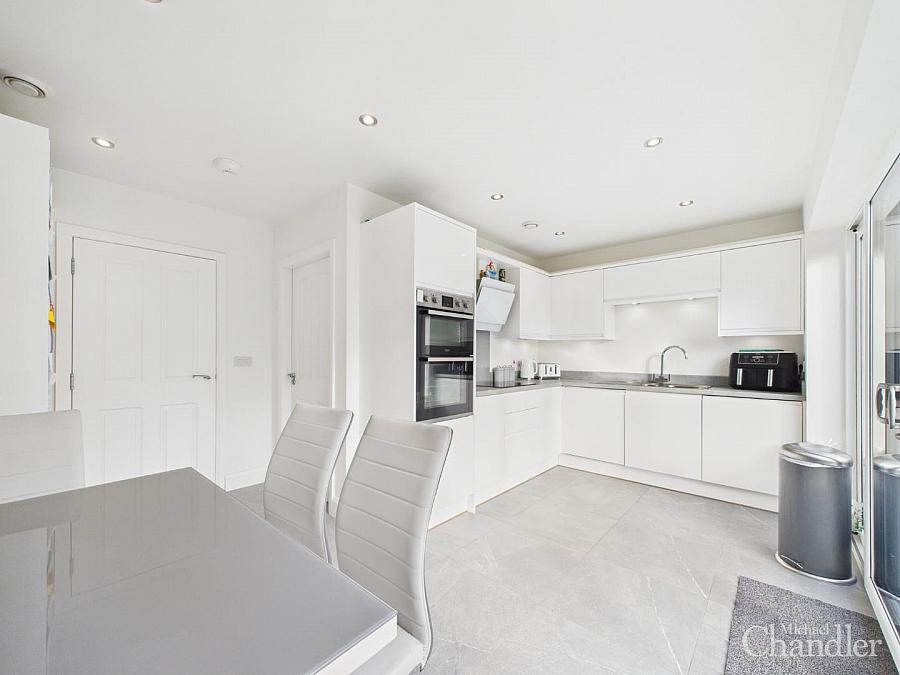 26 Baronsgrange Park