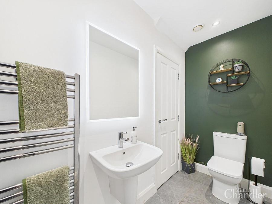 26 Baronsgrange Park