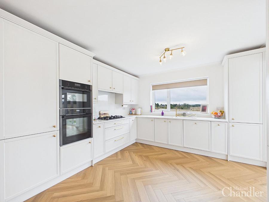 53 Ballylenaghan Avenue