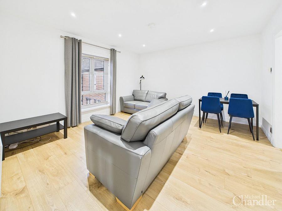 Apt, 6 Notting Hill Manor