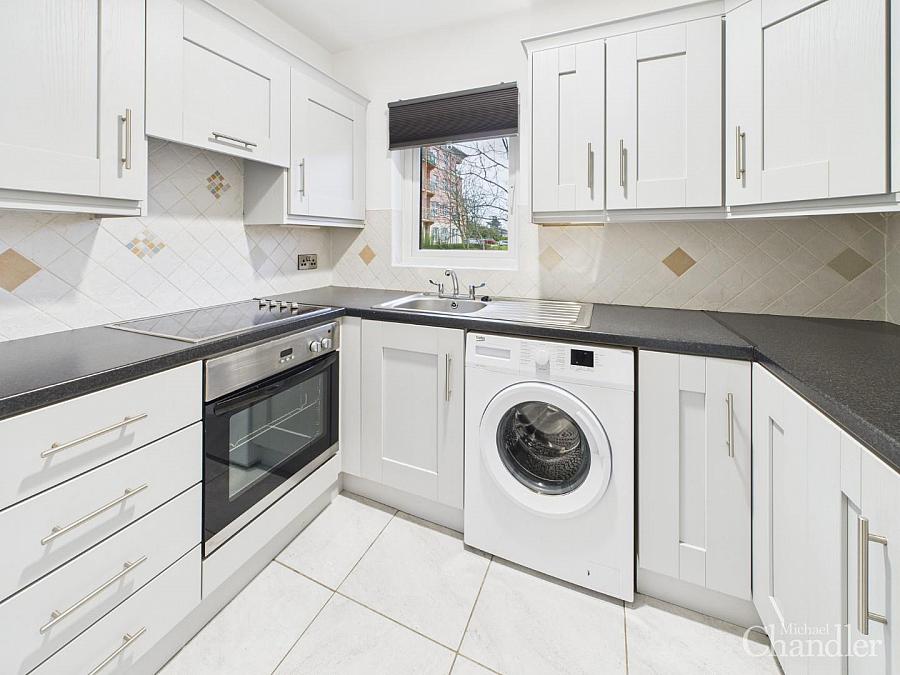 Apt, 6 Notting Hill Manor