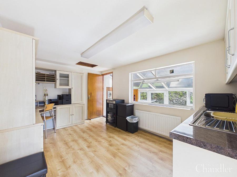 31 Hillsborough Road