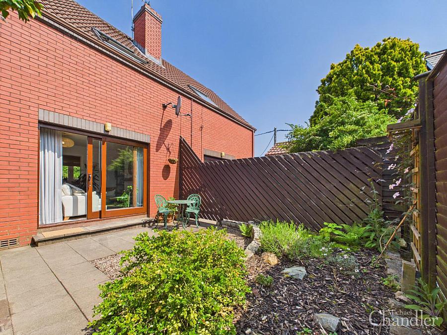 2 Village Court