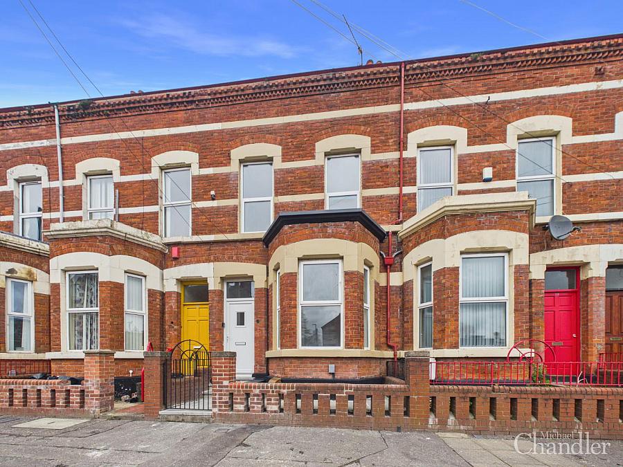 21 Agincourt Avenue