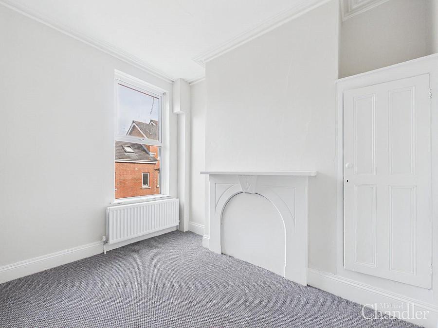 21 Agincourt Avenue