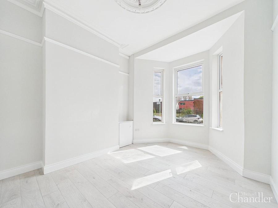 21 Agincourt Avenue