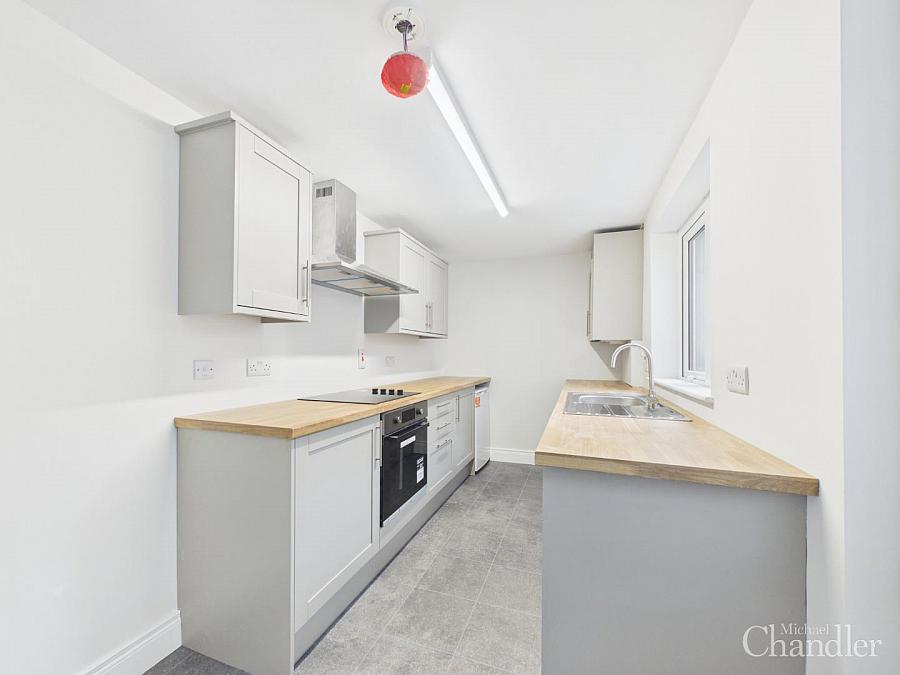 21 Agincourt Avenue