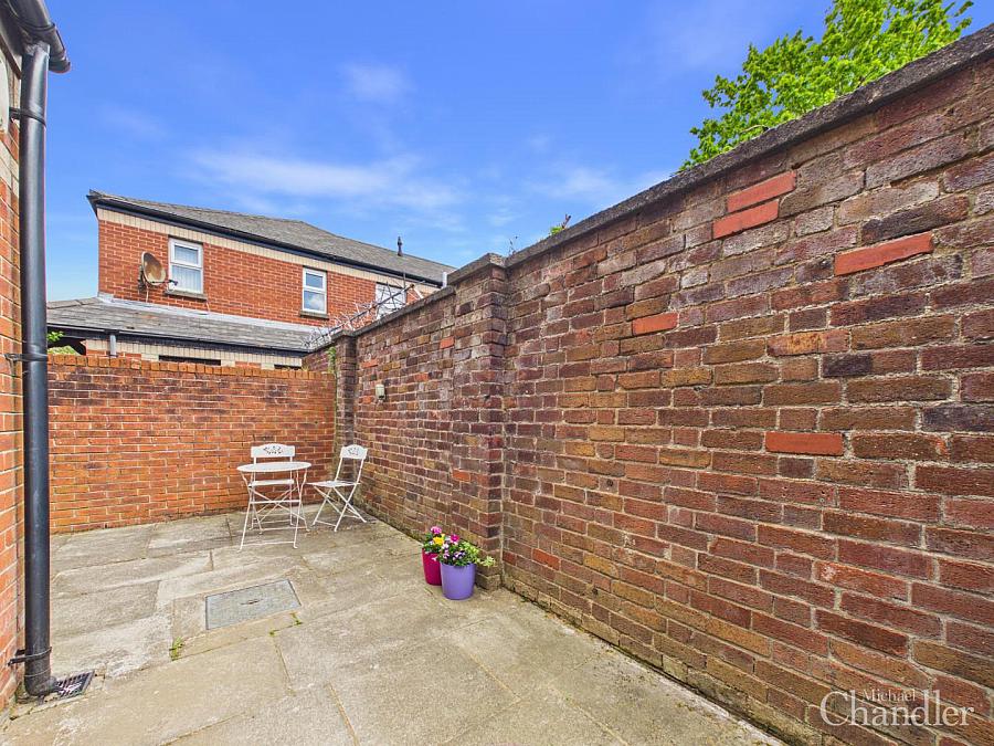13 Parkmore Street