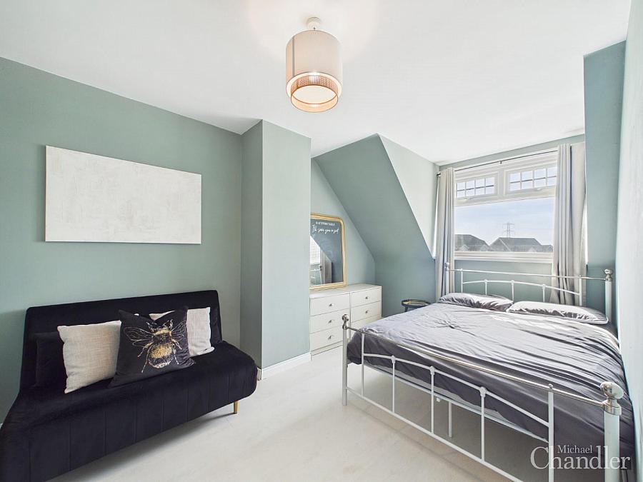 5 Briar Hill Close