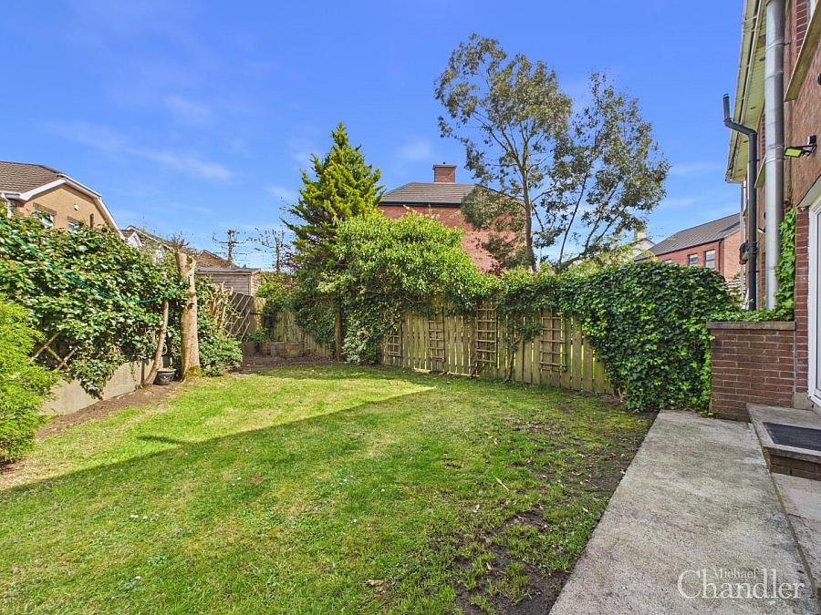 5 Briar Hill Close