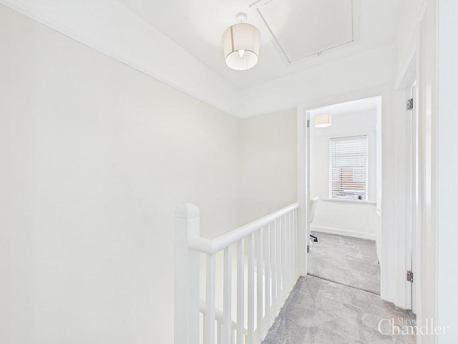 8 Strandburn Park